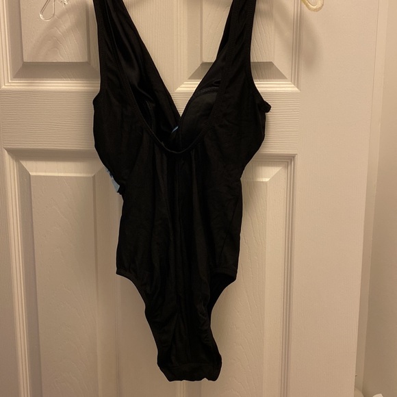 Longitude 1 piece swimsuit with built in soft bra. - Picture 4 of 6